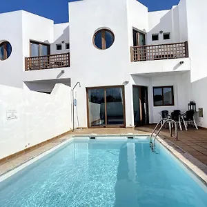  Villa Rosa Gadis
